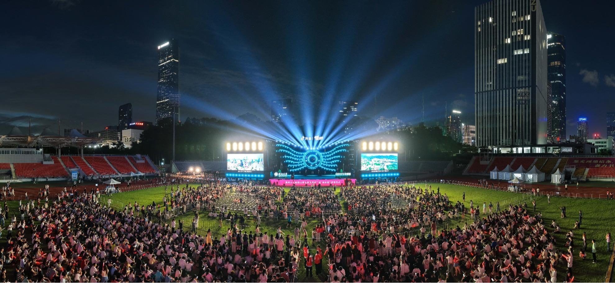 芒果体育举行建校42周年校友返校活动