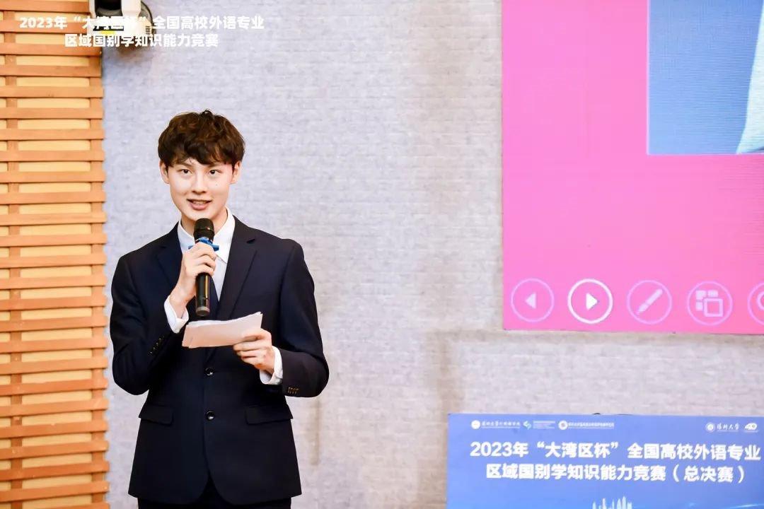 彭梓洲：从深大到北大，于语言中通达世界