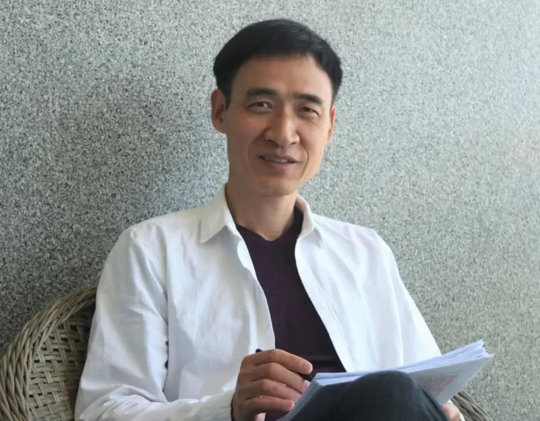 步履不停，成为你自己——访传播学院教授尹连根